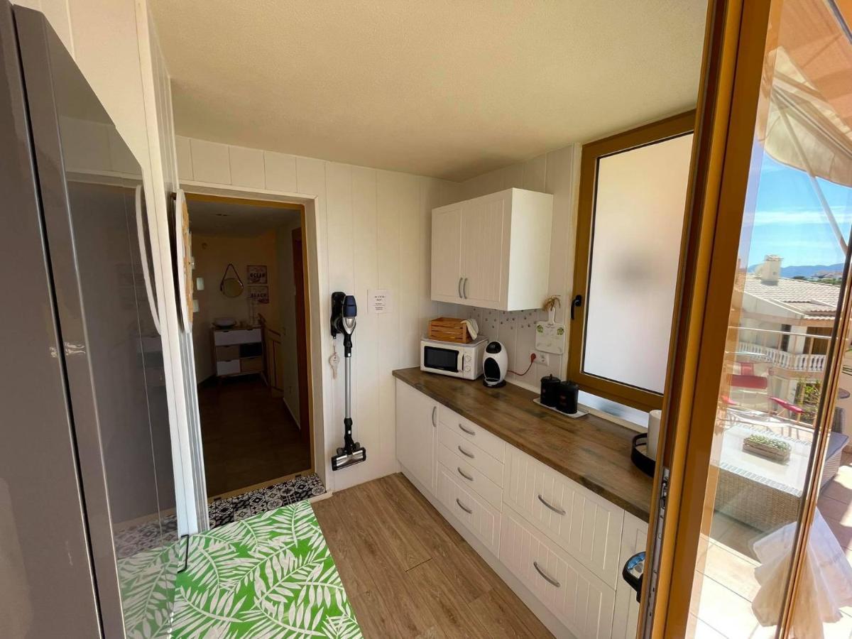 2 Bed Penthouse Apartment - Sea Views - Sleeps 4 فينيسترات المظهر الخارجي الصورة