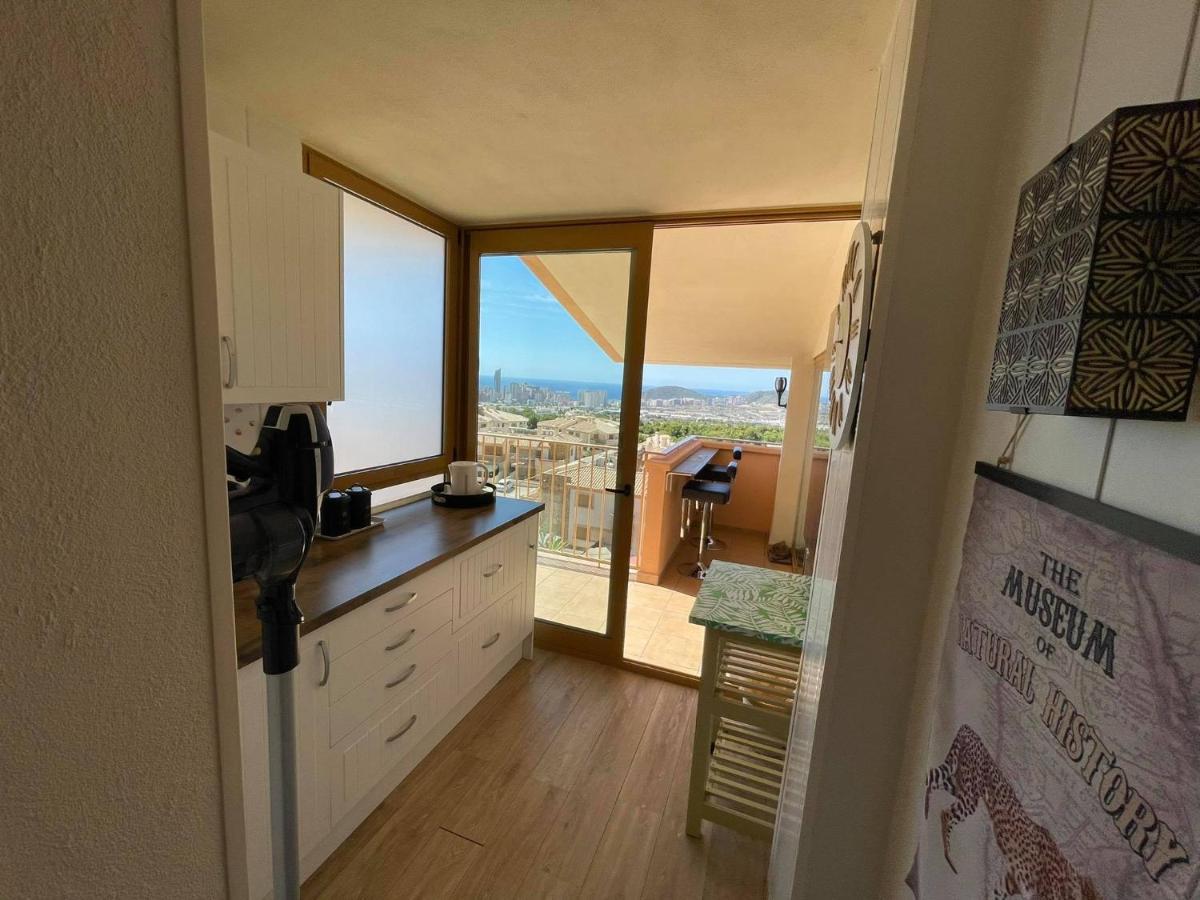 2 Bed Penthouse Apartment - Sea Views - Sleeps 4 فينيسترات المظهر الخارجي الصورة